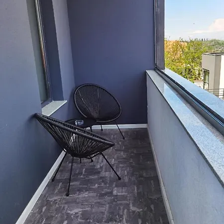Cube Apartment *